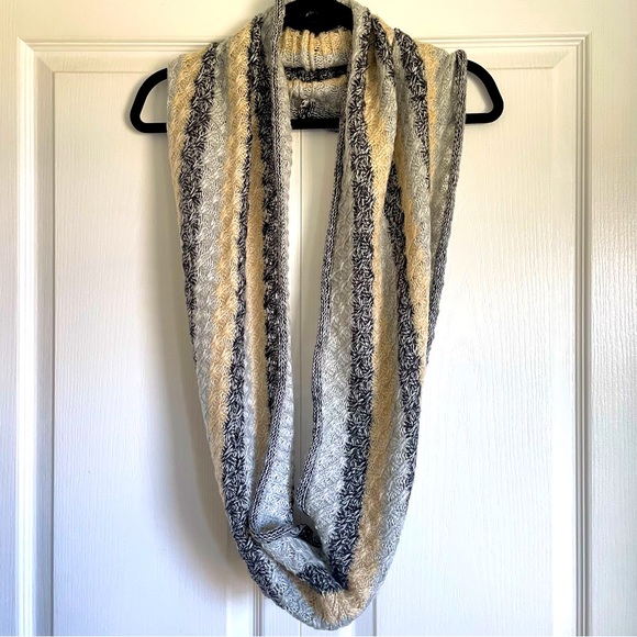 Women’s Do Everything in Love Knit Infinity Scarf - Grey/Cream - Picture 1 of 6